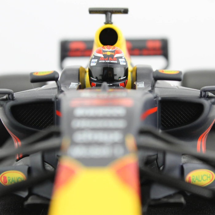 1:18 Bburago RB13 2017 image